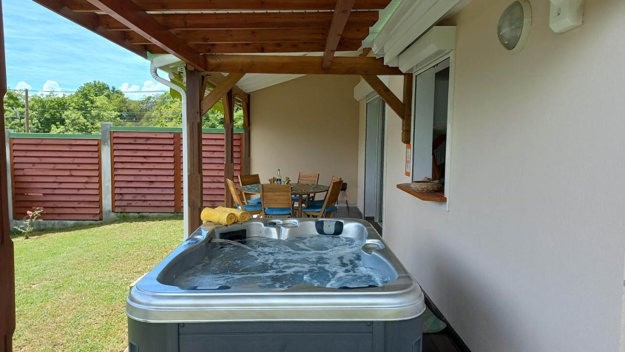 סן-פרנסואה Villa Lovado Avec Jacuzzi מראה חיצוני תמונה